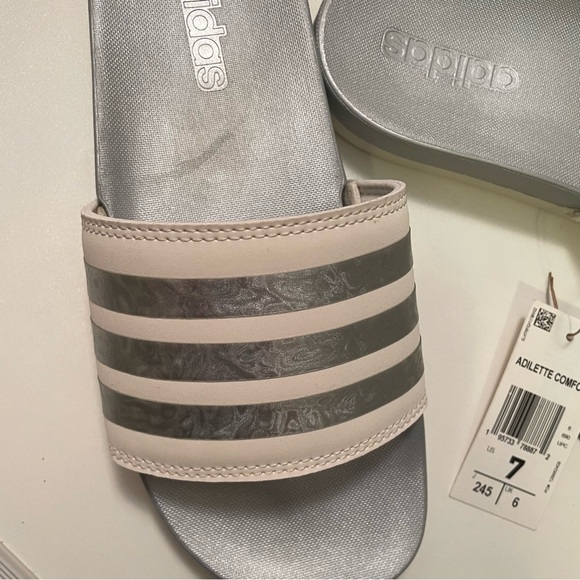 Adidas Adilette Comfort Slides Slip On White and Silver Woman’s Size 7 Sandal - Picture 9 of 12